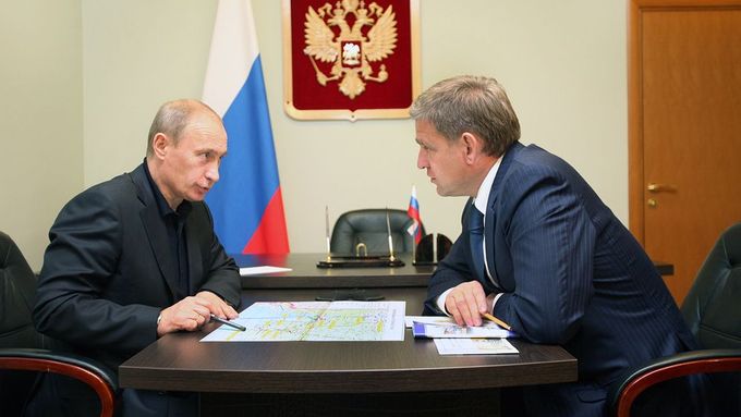 V roce 2009 Sergej Darkin jednal s prezidentem Vladimirem Putinem jako gubernátor Přímořského kraje.