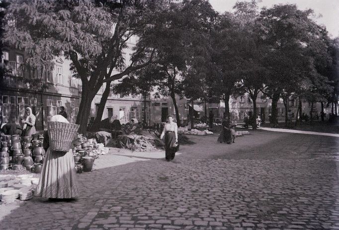 Jan Srp: Kampa s hrnčířským trhem, kolem 1909, Sbírka Scheufler.