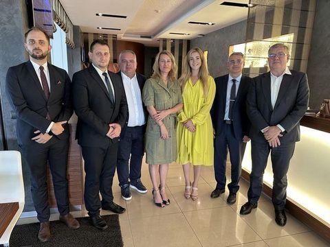 Možná jednou po Babišovi převezme Agrofert. Už v něm pracuje. A on je na ni pyšný