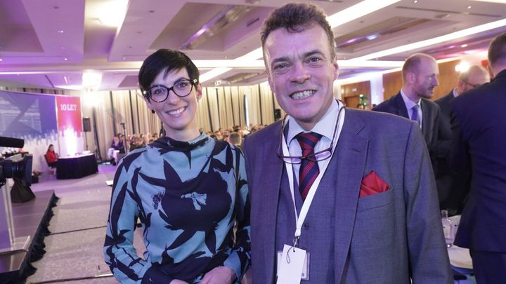 Začal sněm TOP 09, který určí nového předsedu. Zůstaneme jednotní, tvrdí oba tábory