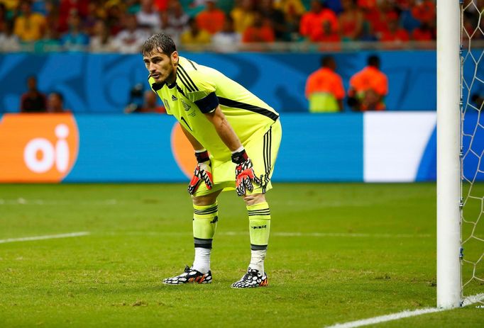 Spain's Iker Casillas reacts after conceding a goal from the Netherlands during their 2014 World Cup Group B soccer match at the Fonte Nova arena in Salvador June 13, 201