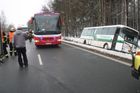Autobus s 23 dětmi sjel na Plzeňsku do příkopu. Na místě jsou zranění