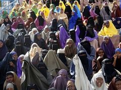 Velkou demonstraci zorganizovali dnes příslušníci Svazu islámských soudů v somálském hlavním městě Mogadisho. Protestovali proti americkému plánu vyslat do země mezinárodní mírové jednotky.