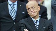 Pierluigi Collina už patří také mezi celebrity. On teď, jak jistě víte z reklamy, "vidí víc". Po zavedení videa bude třeba tuto reklamu na brankové rozhodčí přetočit.