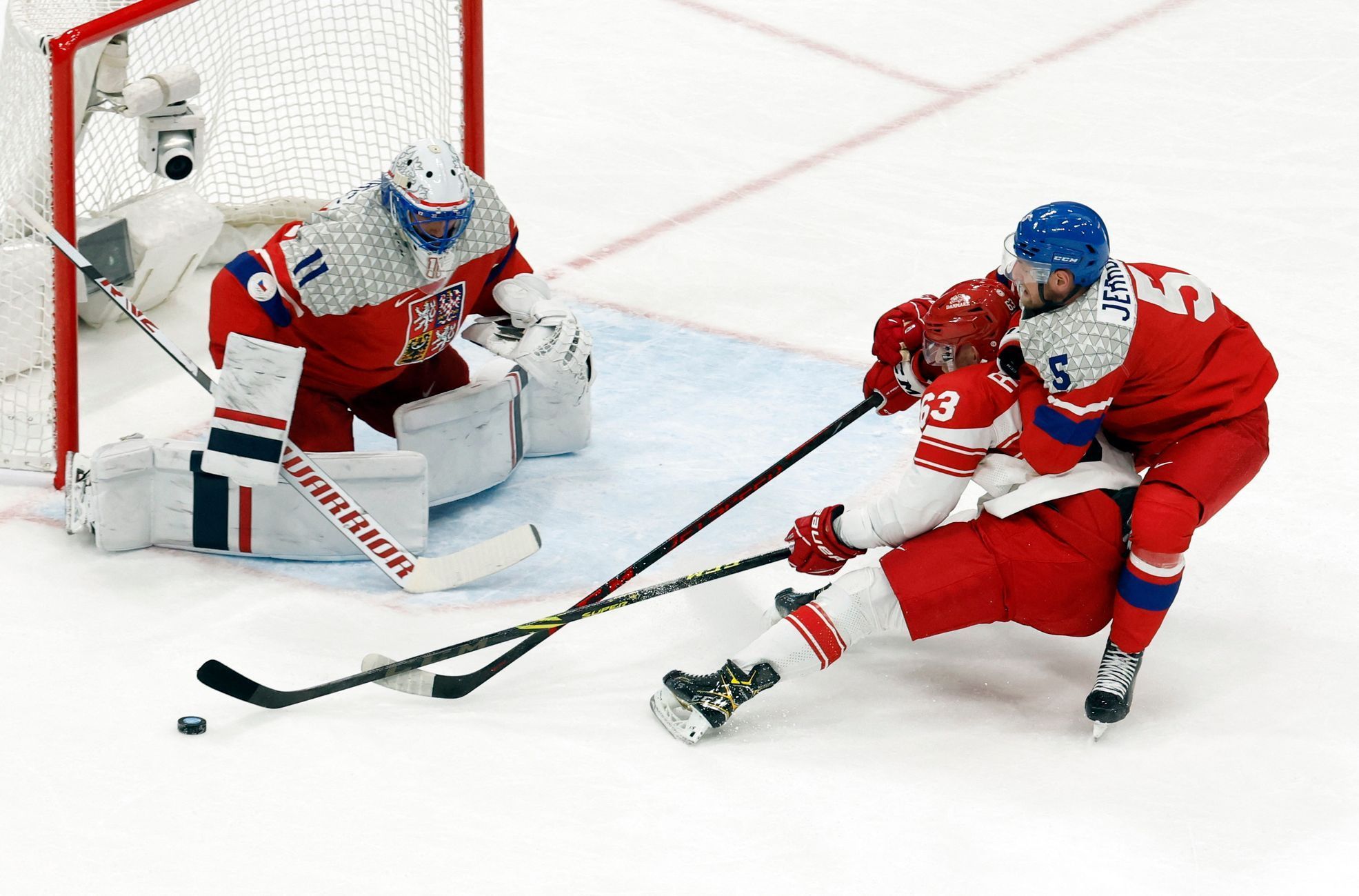 OH 2022, Peking, hokej, Česko - Dánsko, Patrick Russell, Jakub Jeřábek, trestné střílení