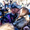 Sébastien Loeb s manželkou v cíli Rallye Monte Carlo 2022