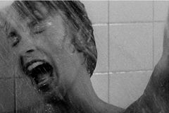 Ptáci, Vertigo i Psycho. V Praze si připomenou slavná Alfreda Hitchcocka