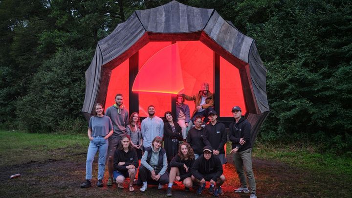 Navrhni a postav. V České Kamenici studenti vytváří glampingové stavby budoucnosti; Zdroj foto: BoysPlayNice