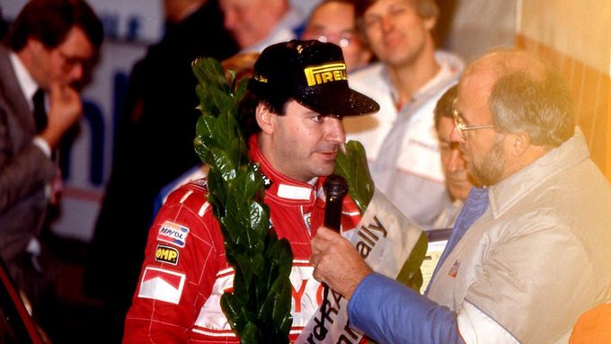 Carlos Sainz slaví titul mistra světa v rallye 1990