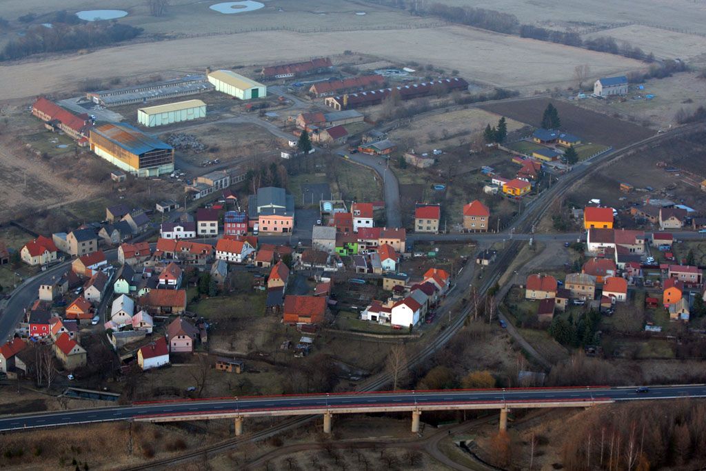 Letem nad Českým středohořím a dálnicí D8