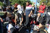 30 mrtvých a 126 zraněných mají podle oficiální statistiky tureckého ministerstva vnitra na svědomí dva výbuchy v centru Ankary.