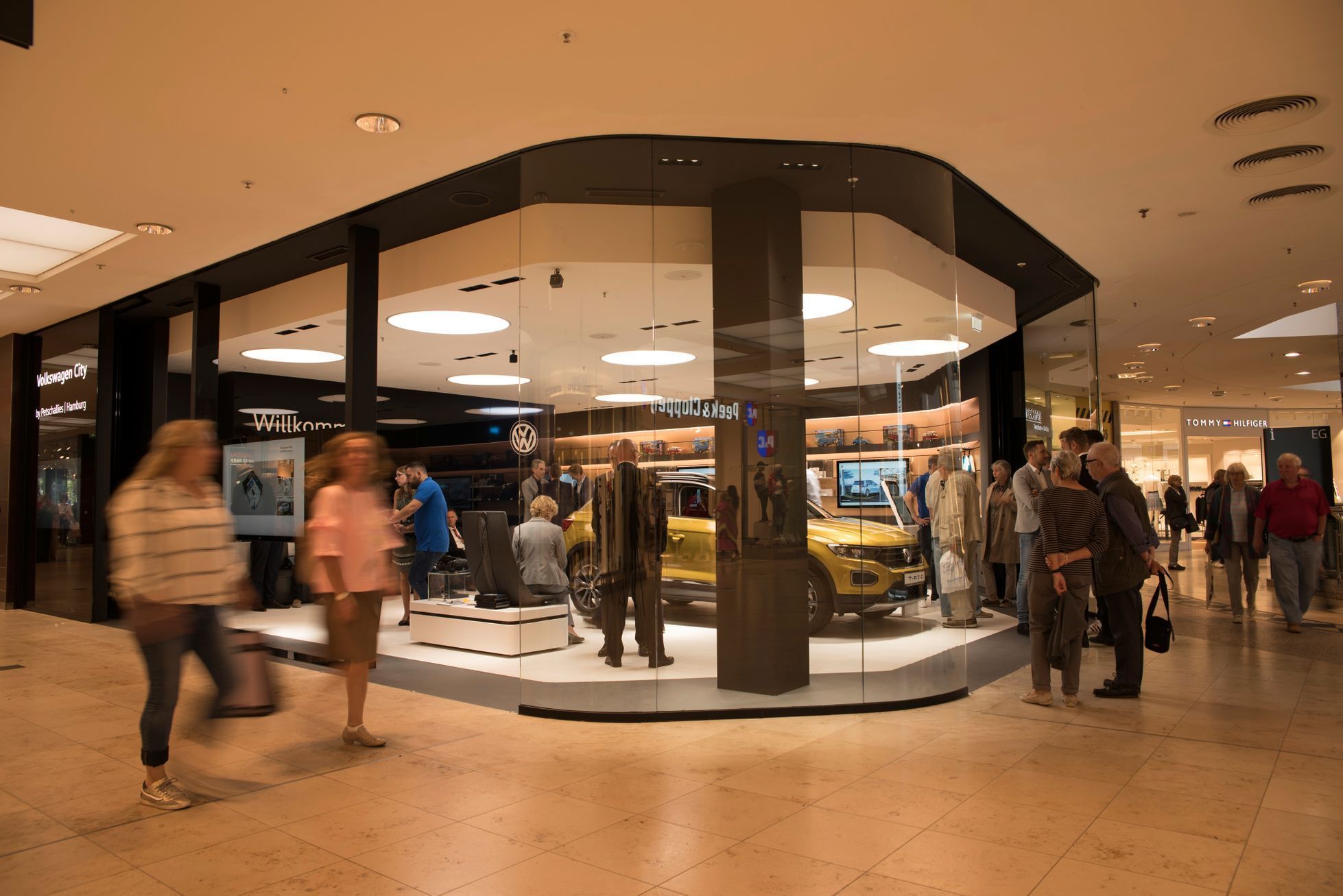 VW prodej aut showroom