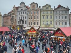 Vánoční trhy na Staroměstském náměstí v Praze.