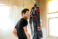 Recenze: Největší prcek mezi superhrdiny Ant-Man v novém filmu bojuje s racky