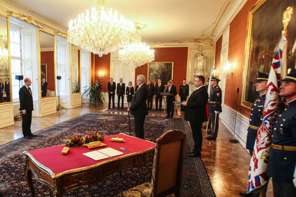 Miloš Zeman jmenuje Bohuslava Sobotku premiérem