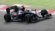 Po španělské trati se prohánělo také zbrusu nové Toro Rosso pod kódovým označením STR11,...