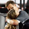 Super Bowl LV 2021 - Tom Brady líbá manželku Gisele Bündchenovu