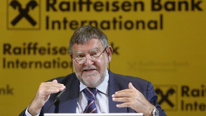 Odpovědní činitelé Raiffeisenbank musí rychle jednat