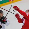 Michael Bunting a Arťom Švec-Rogovoj ve čtvrtfinále Rusko - Kanada na MS 2021