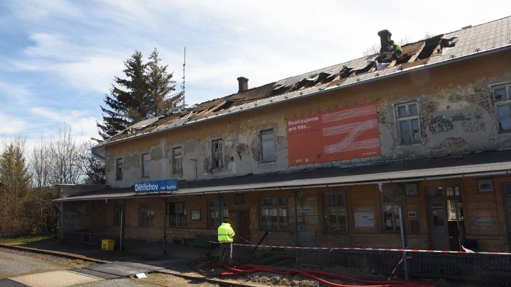 Nádraží v Dětřichově jde i přes protesty k zemi. Jen hyzdilo obec, tvrdí její vedení; Zdroj foto: Archiv Hnutí Duha