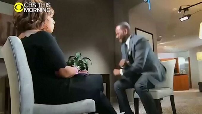 R. Kelly vybouchl při rozhovoru pro CBS. Obvinění ze zneužívání odmítá