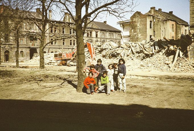 Před 45 lety přesunuli komunisté kvůli těžbě uhlí Nanebevzetí Panny Marie v Mostě.