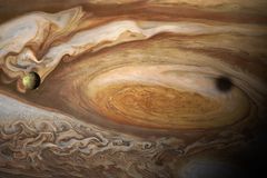 Sonda Juno zachytila gigantickou vesmírnou bouři na Jupiteru, NASA zveřejnila unikátní snímky