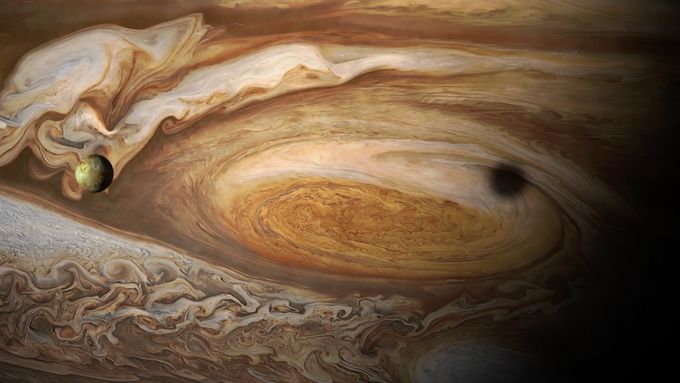 Sonda Juno vyfotila gigantickou bouři na Jupiteru