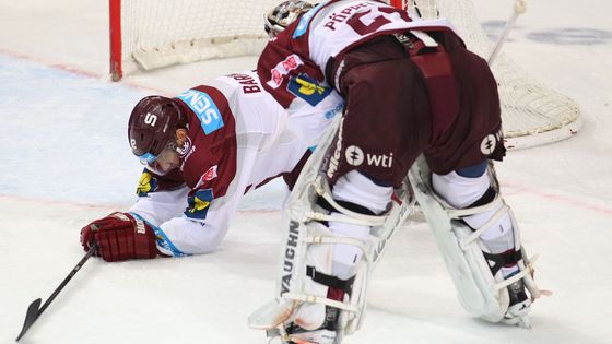 Prohlédněte si fotografie z úterní 19. kola extraligy, v níž hokejisté Sparty podlehli obhájci titulu z Litvínova 2:3 po samostatných nájezdech.