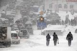 Silné noční sněžení způsobilo ráno dopravní problémy v celé východní části Rakouska. Nejpostiženější byla dálnice ve Štýrsku, kde kamiony na několika místech zablokovaly dopravu. Na snímku dopravní komplikace v ruském Vladivostoku.