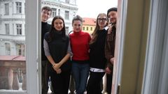 Mladí lidé ze spolu Díky, že můžem, kteří připravují na letošní 17. listopad 2023 společně s dalšími velmi široký program s názvem Korzo Národní.