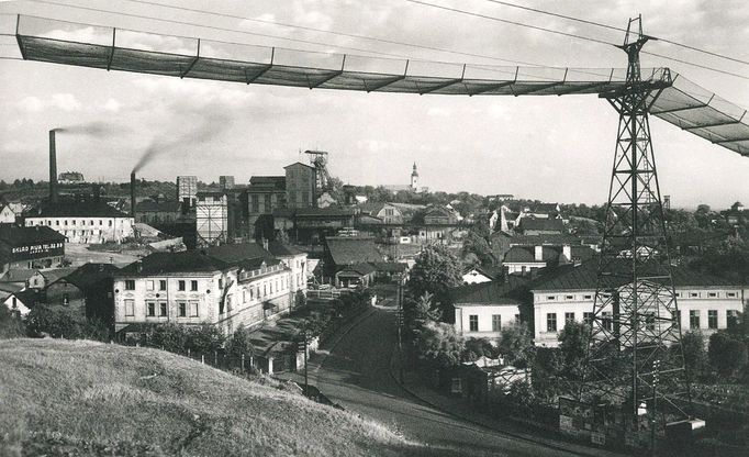 Ukázka z knihy Ondřeje Durczaka „Vzhůru do dolů! - Fotografické album průmyslového a kulturního dědictví uhelného hornictví ostravsko-karvinského revíru“ z roku 2023.