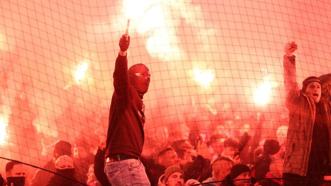 Fanoušci Stuttgartu vytvořili v Mercede-Benz Areně pekelnou atmosféru, k bodu proti Bayernu ovšem nepomohla