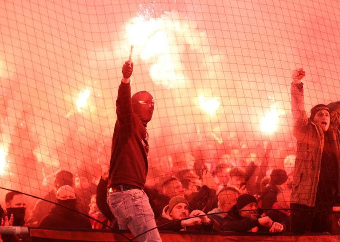 Fanoušci Stuttgartu vytvořili v Mercede-Benz Areně pekelnou atmosféru, k bodu proti Bayernu ovšem nepomohla