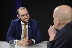 Kdo brzdil českou muniční iniciativu? Vládní zmocněnec ukazuje překvapivým směrem