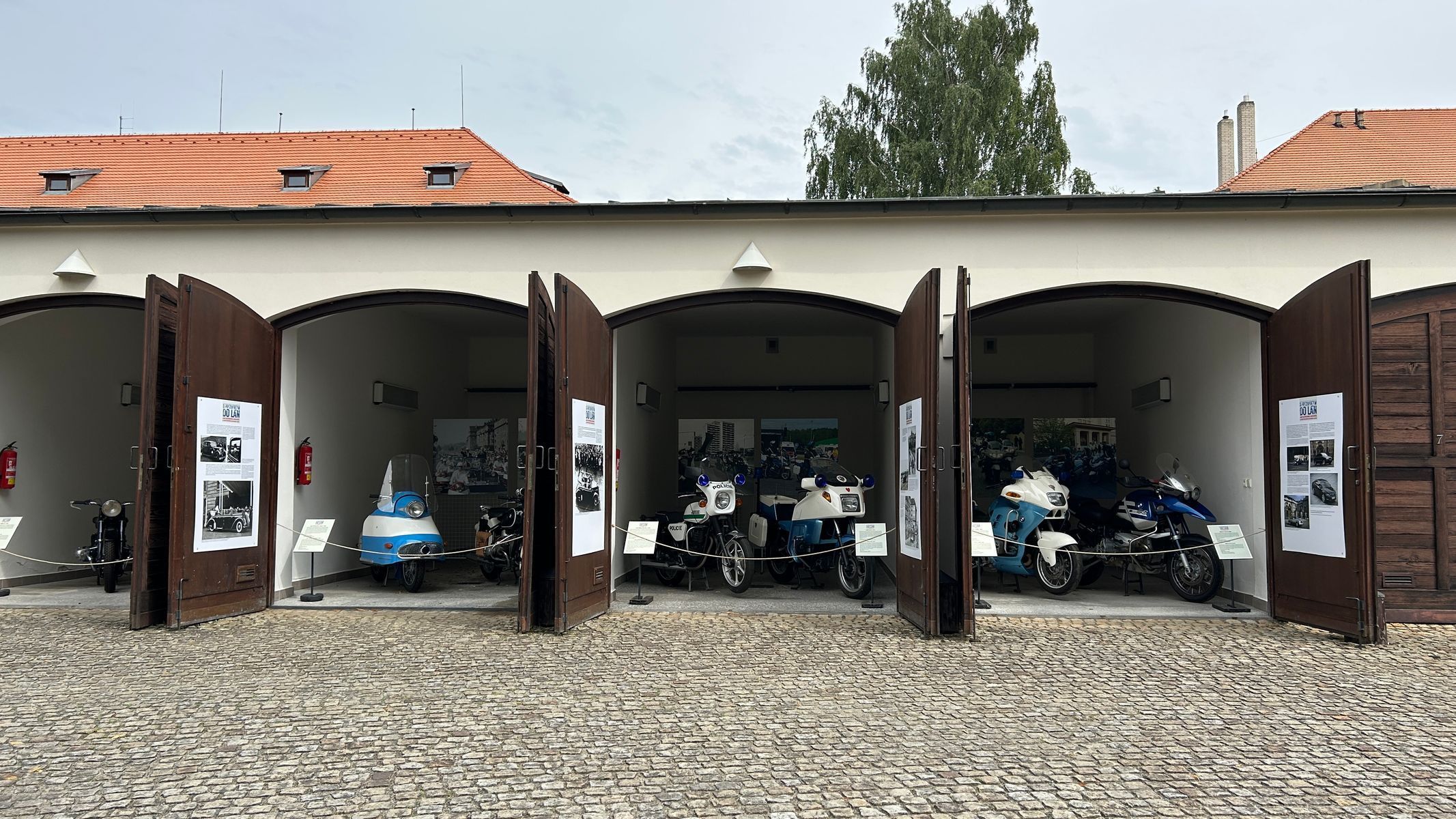 Výstava NTM motorky u Hradní stráže, zámek Lány srpen 2025
