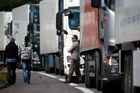 Britové přisně pokutují řidiče kamionů s migranty