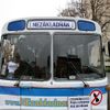 Autobus ŠD-11 z roku 1974 krkolomě nazvaný Protizákladňák na své mírové zastávce v Příbrami