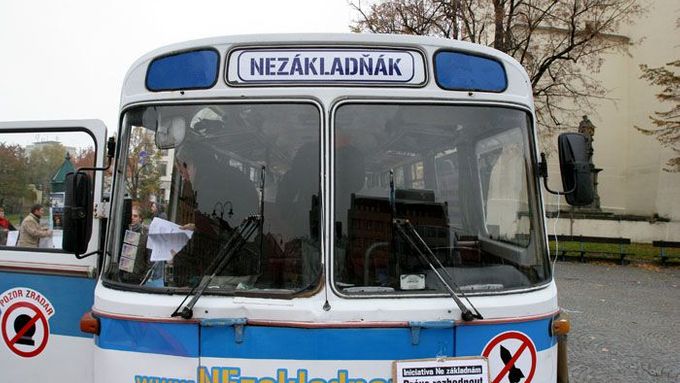 Autobusem za světový mír, proti radaru v Česku zvlášť