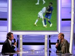 Francouzský fotbalista Zinedine Zidane v televizní debatě.