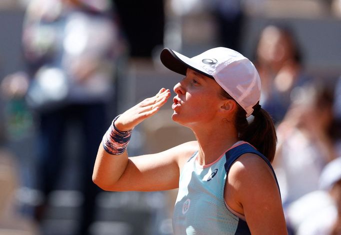 Tennis - French Open - Roland Garros, Paris, France - June 1, 2022 Poland's Iga Swiatek celebrates winning her quarter final match against Jessica Pegula of the U.S. REUT