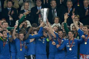 Fotbal, finále Evropské ligy, Chelsea - Benfica: Chelsea s vítěznou trofejjí