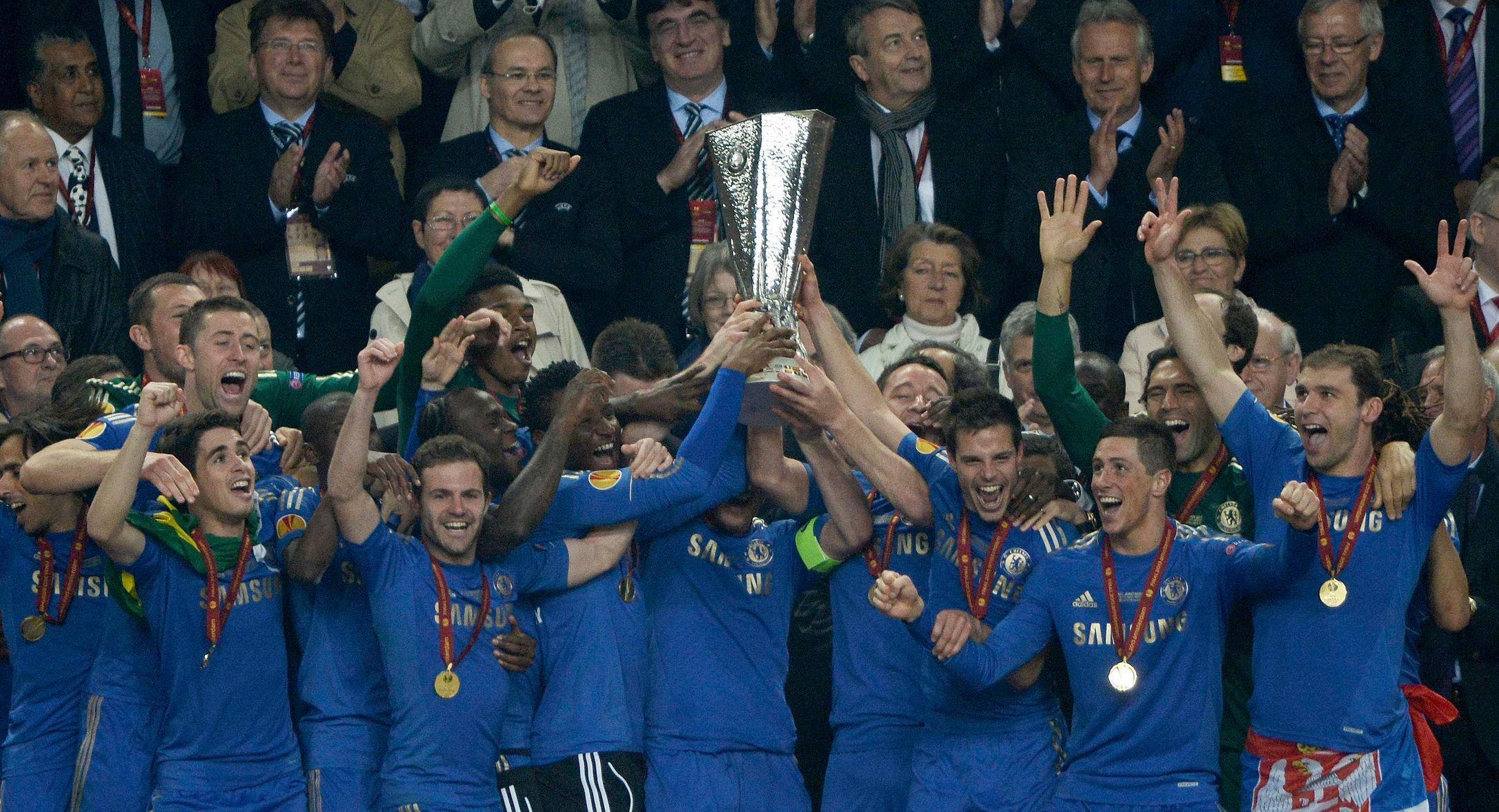 Fotbal, finále Evropské ligy, Chelsea - Benfica: Chelsea s vítěznou trofejjí