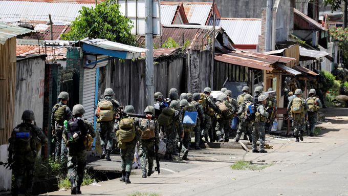 Filipínská armáda zasahuje na Marawi proti islamistům.