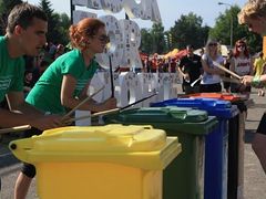 Bubenickou show na barevné kontejnery letos shlédly tisíce návštěvníků čistých festivalů