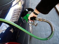 Spotřebitele zajímá jediné: kam až stoupne cena pohonných hmot