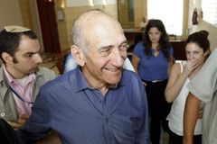 Vinen, slyšel u soudu Olmert. Pomáhal spřízněným firmám