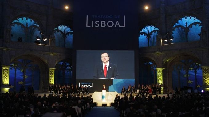EU Commission President Jose Manuel Barroso makes a speech during the "Treaty of Lisbon" ceremony in the Jeronimos Monastery in Lisbon December 13, 2007. European Union leaders will sign the 'Treaty of Lisbon' on Thursday to modernise the bloc's institutions and put behind them a difficult reform process that has lasted nearly a decade. REUTERS/Jose Manuel Ribeiro (PORTUGAL