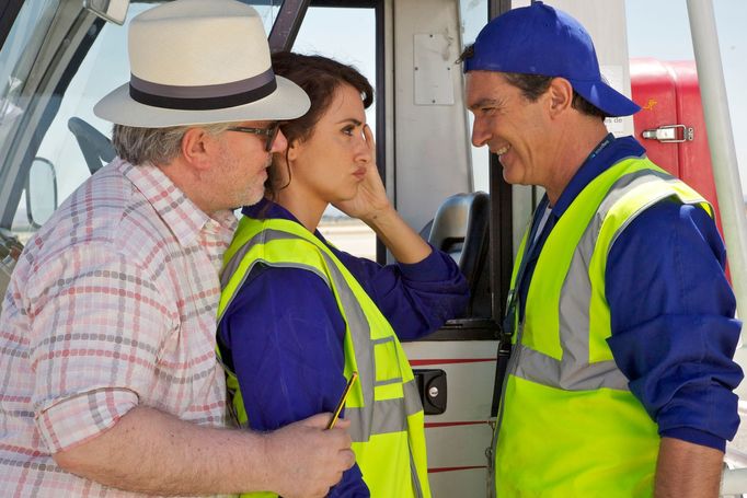 Pedro Almodóvar, Penélope Cruz a Antonio Banderas ve filmu Rozkoš v oblacích z roku 2013.