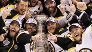 V roce 2011 vyhráli nejslavnější hokejovou trofej, Stanley Cup, hokejisté Bostonu Bruins. A kdyby slavili i letos (nejpozději 28. června), stejně jako před dvěma lety by se s nimi mohli radovat i dva Češi.